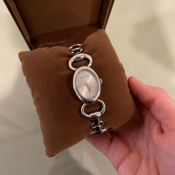 Women’s Authentic Gucci Watch - Picture 3 of 4